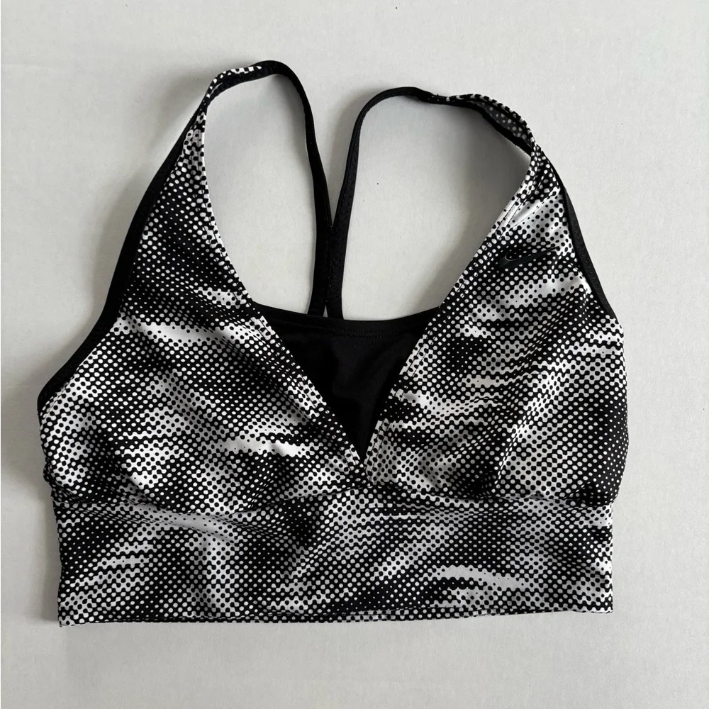 Nike sports bra. SZ SM. Dri fit. Light pads.‎ Cross back